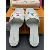 Mairwen | Monogram Slides